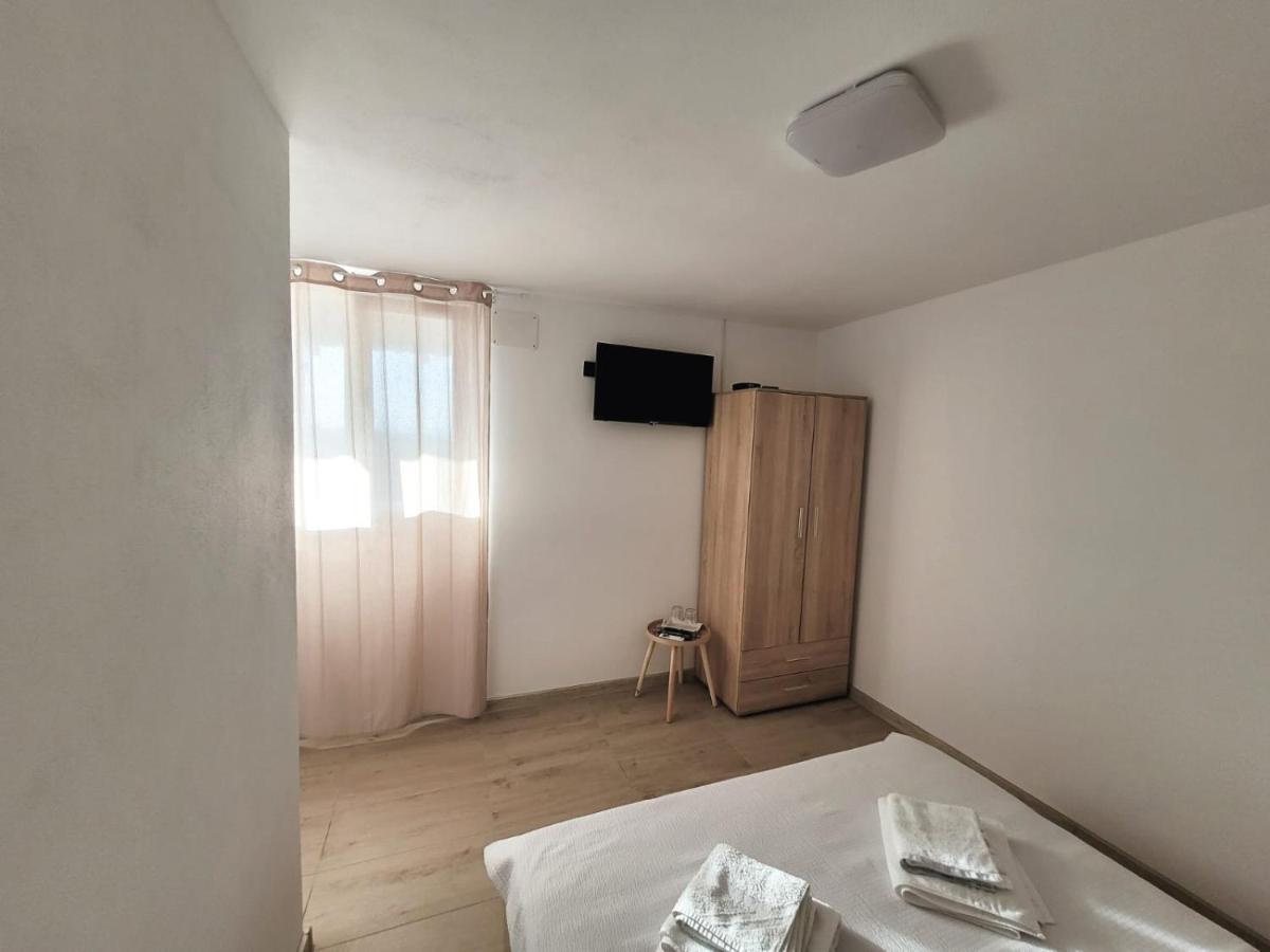 Cabana Varad Coronini Moldova Veche Exterior foto
