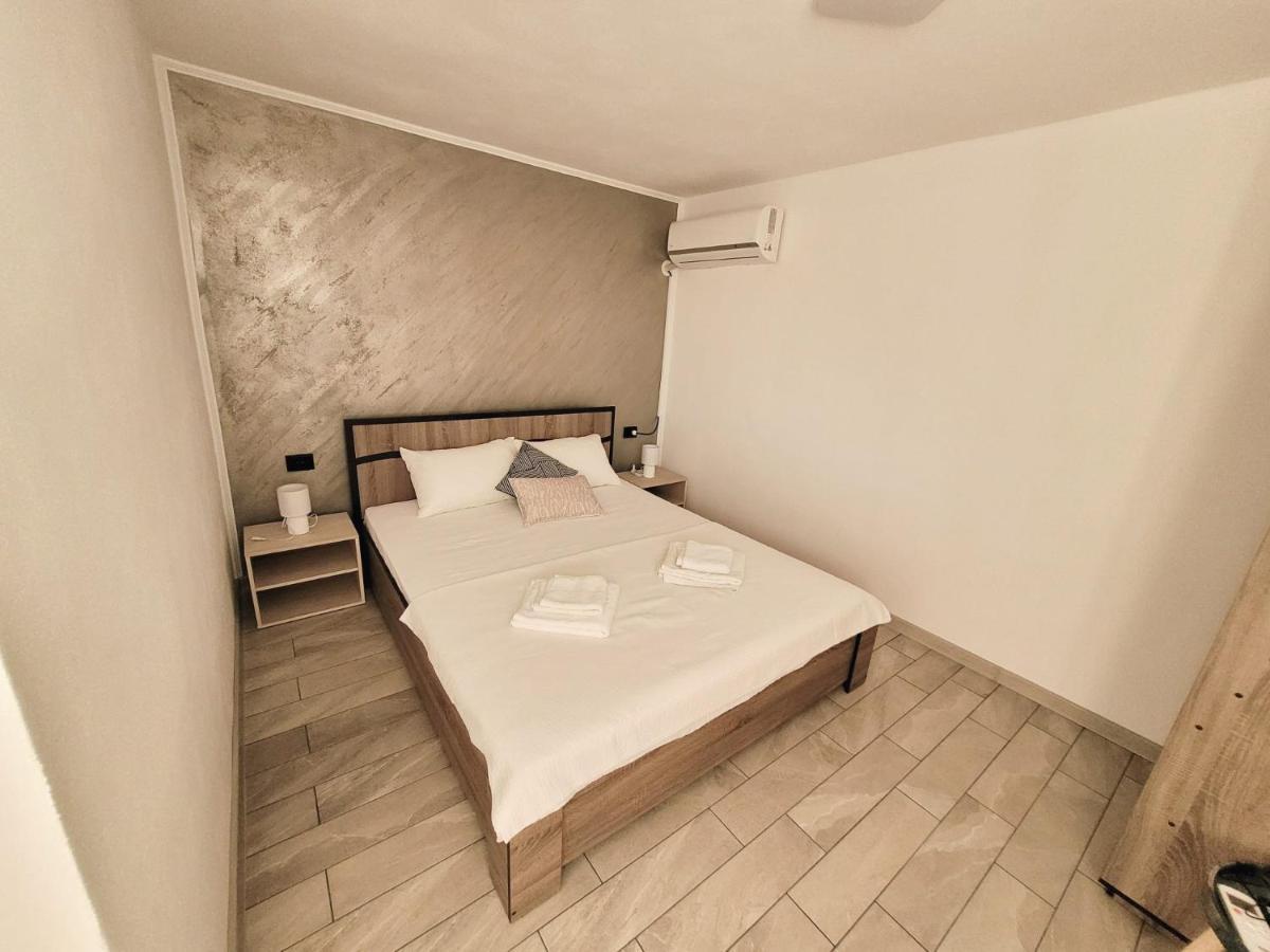 Cabana Varad Coronini Moldova Veche Exterior foto
